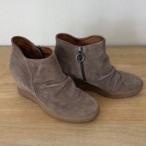 Sofft Women's Suede Ankle Boots